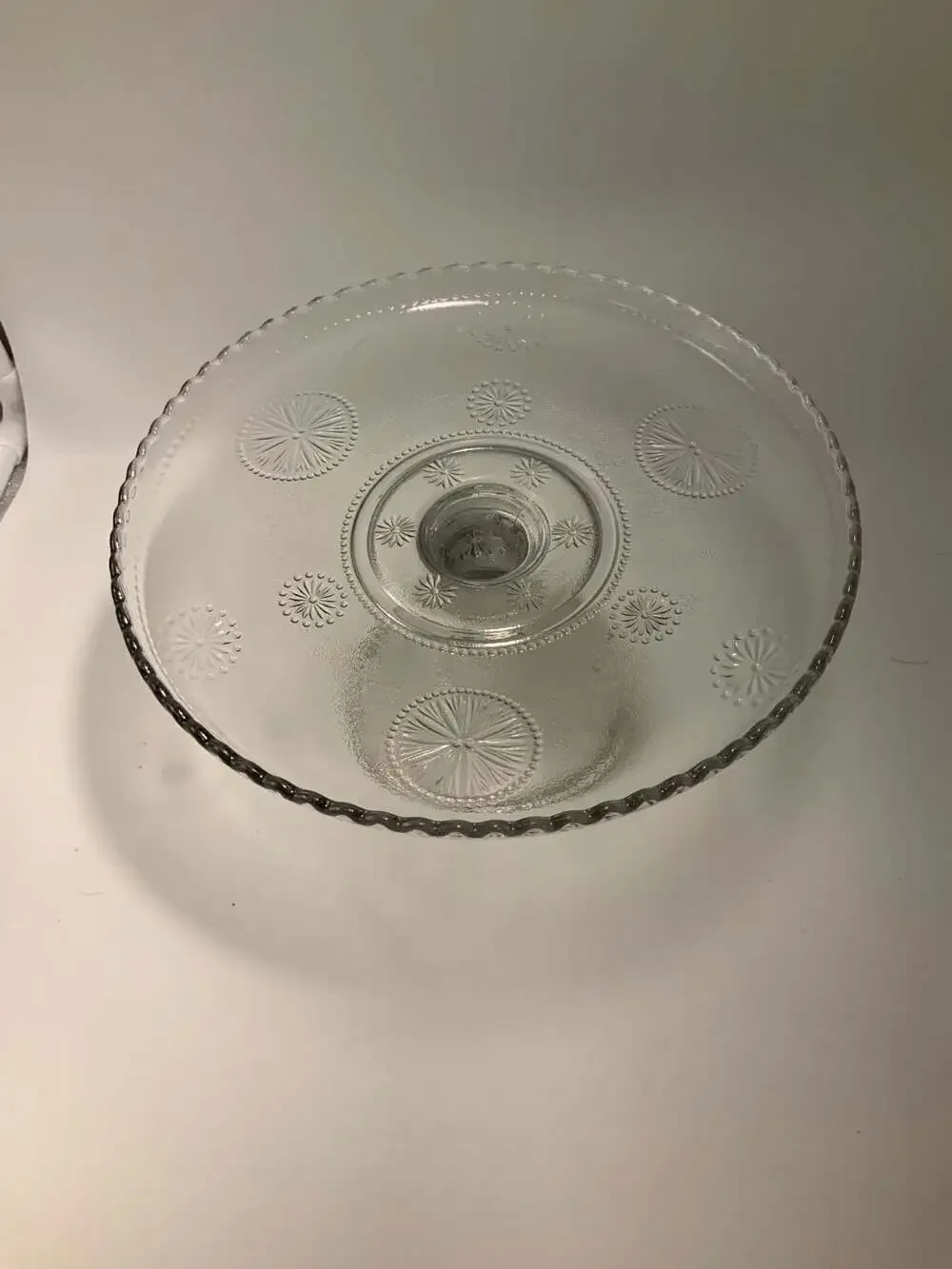VTG EAPG Clear Pressed Glass Pedestal Cake Stand w/ Scalloped Edge and Starburst